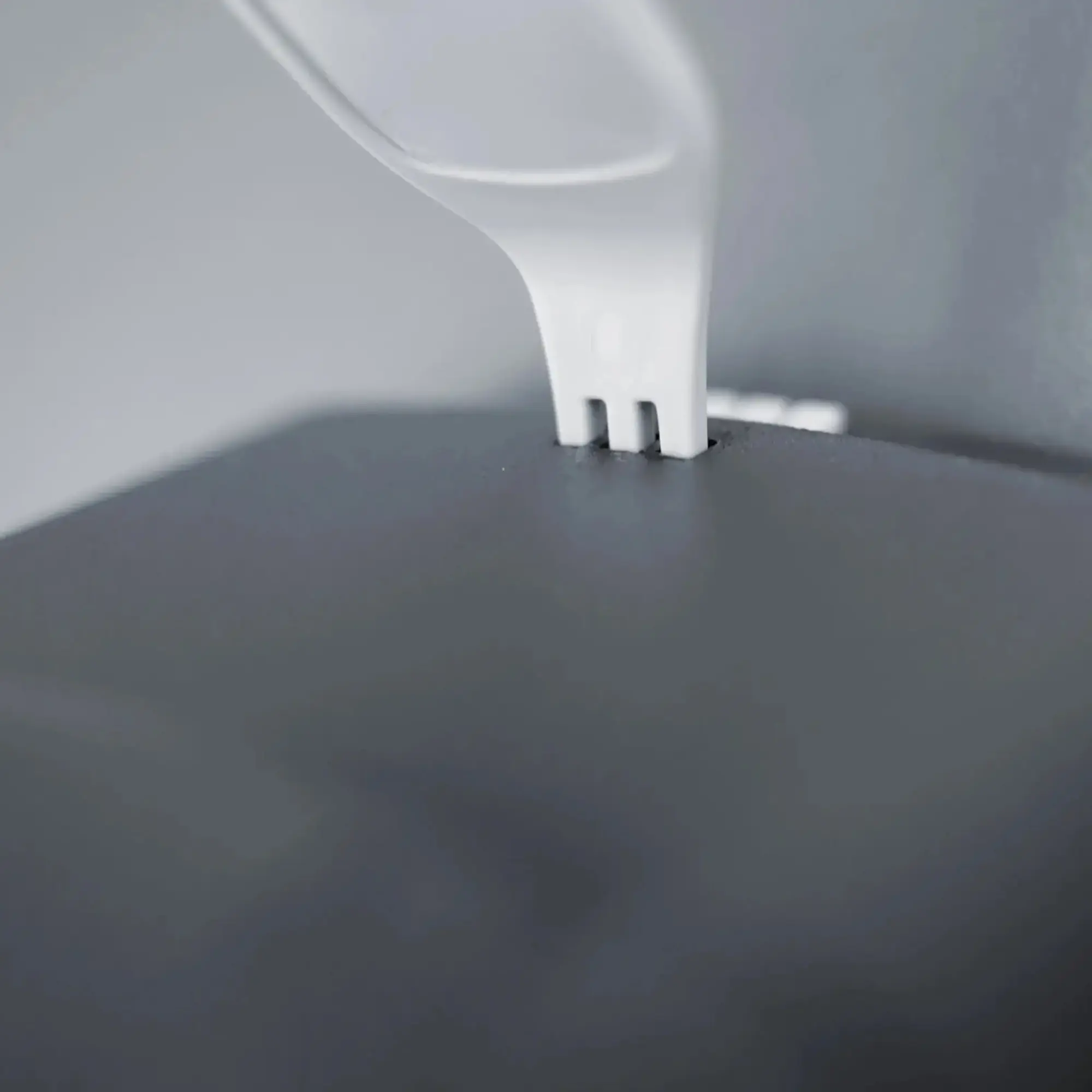 SEMYtop Schaumseifenspender 500 ml Kunststoff in Schwarz, manueller, frei nachfüllbarer Schaumseifenspender aus der Black & White Hygienespender-Linie