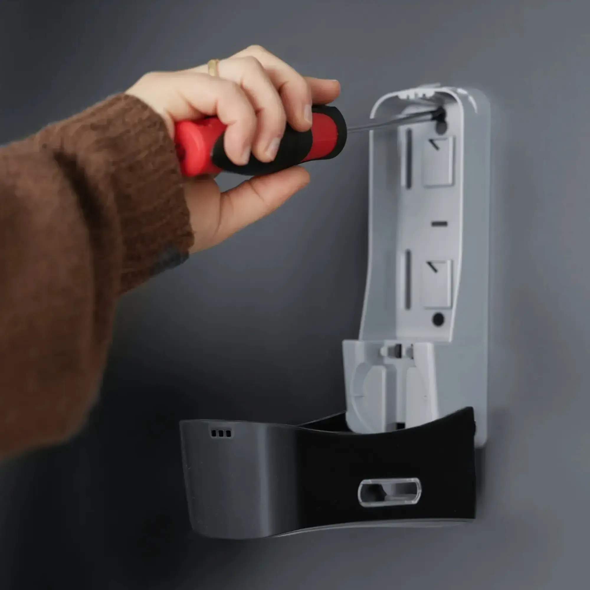 SEMYtop Dusch- u. Badspender 350 ml Kunststoff, schwarze Ausführung aus der Black & White Serie, nachfüllbarer Wandspender für Dusche und Bad