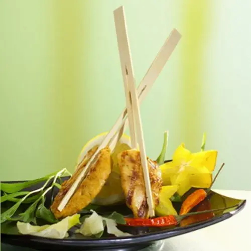 PAPSTAR Fingerfood - Spieße 18 cm "Pinch" aus Bambus, dekorativ bestückte Fingerfood-Spieße auf Teller für Party und Buffet, Art.-Nr. 16771