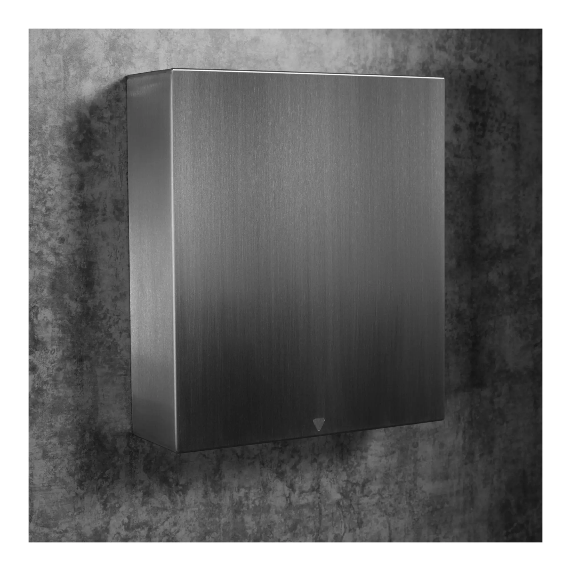 Bobrick B-7179 Fino Collection automatischer Händetrockner 200 Watt aus gebürstetem Edelstahl, energieeffizienter Händetrockner für Waschraum, Artikelnummer B-7179