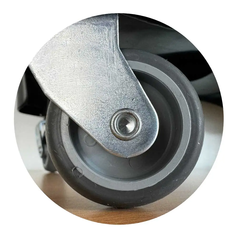 Arcora KIM PLUS 30 Einfachfahreimer mit Presse von Arcora, Nahaufnahme der stabilen, leichtlaufenden Lenkrolle für komfortable Unterhaltsreinigung