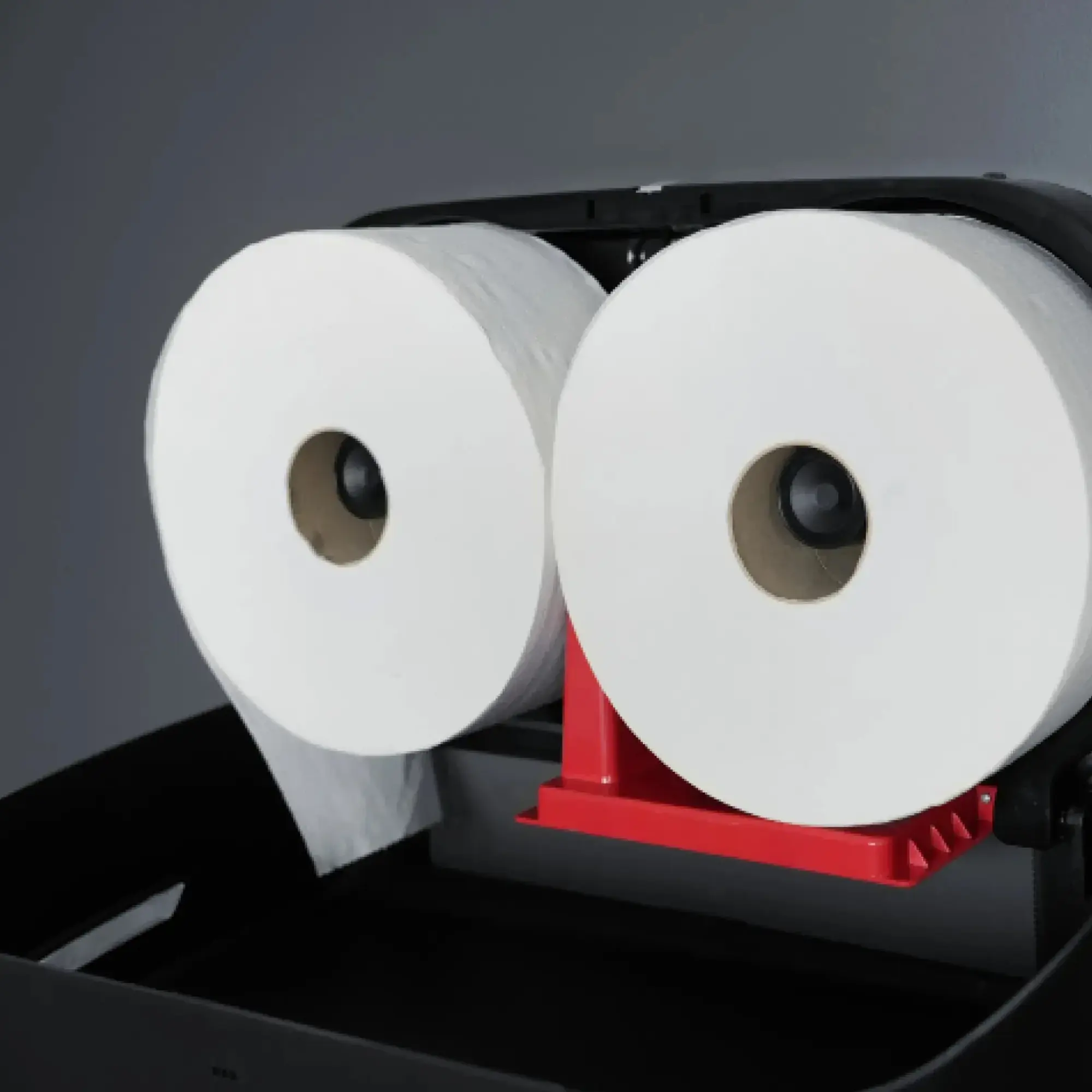 SEMYtop Maxi Jumbo Toilettenpapierspender für 2 Rollen bis Ø 23 cm aus schlagfestem Kunststoff, geöffneter Duo-Spender mit zwei eingelegten Jumbo-Toilettenpapierrollen