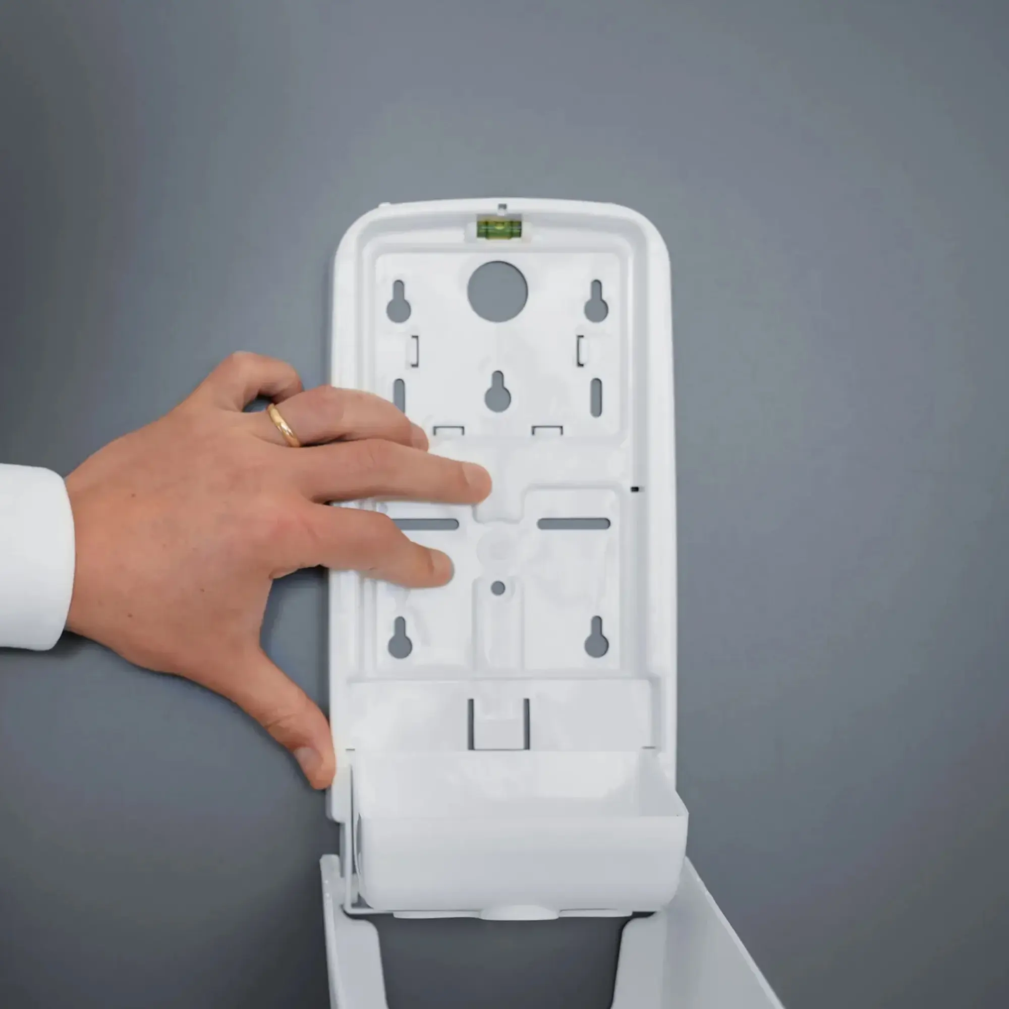 SEMYtop Toilettenpapier Einzelblatt Spender Mini, geöffnete Rückwand aus Kunststoff mit integrierter Wasserwaage zur einfachen, hygienischen Wandmontage – Artikelnummer 10011674