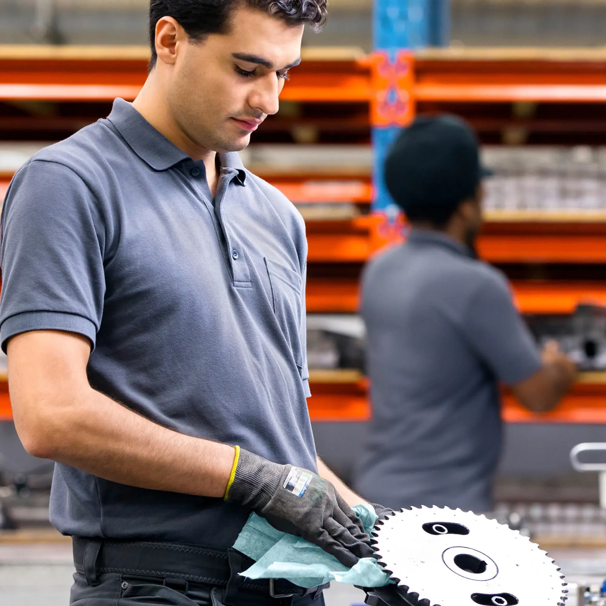 Tork Premium fusselarme Reinigungstücher W10 im weißen Spendereimer mit türkisfarbenen, silikonfreien Mehrzwecktüchern zum Tränken mit Reinigungs- oder Desinfektionsmitteln, Art.-Nr. 190492