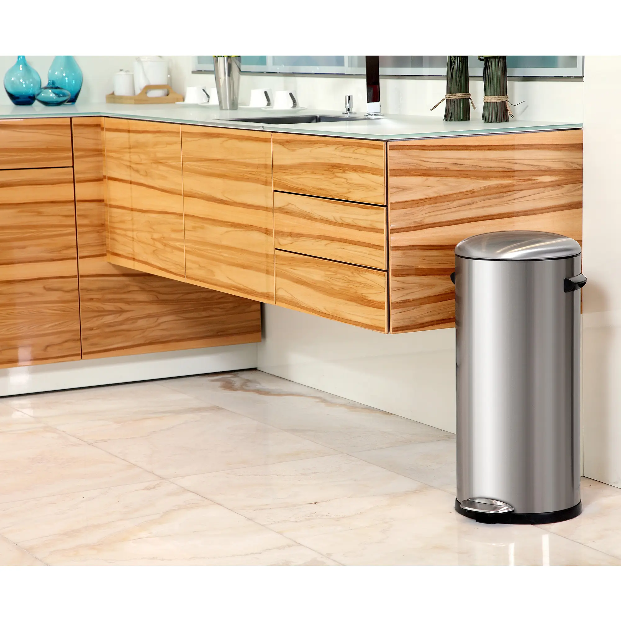 EKO Belle Deluxe Tretmülleimer 30 Liter aus mattem Edelstahl mit Fußpedal, Soft-Close-Deckel und herausnehmbarem Inneneimer von EKO