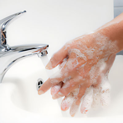 Händewaschen mit antibakterieller Seife
