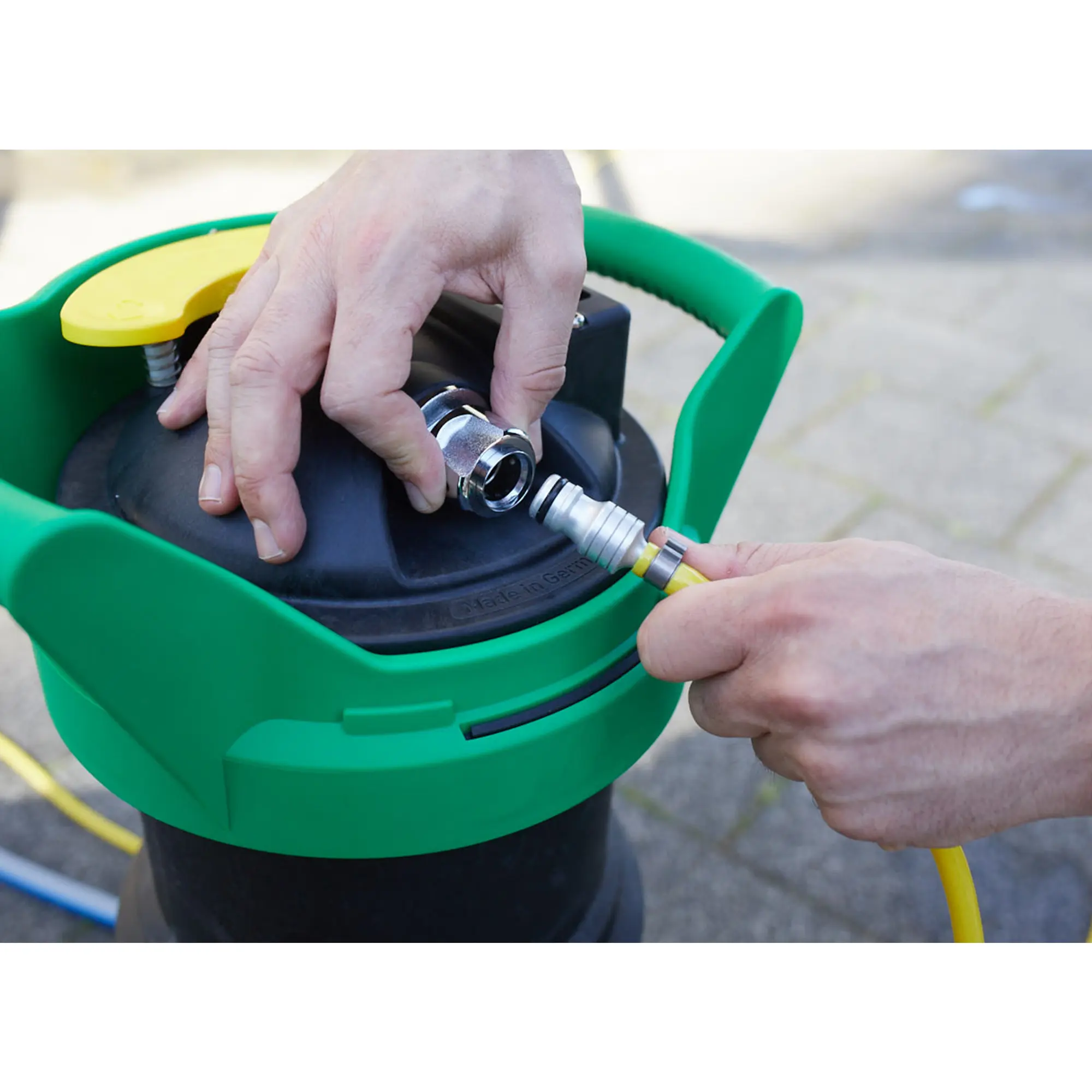 Unger HydroPower Ultra DI-Reinwasser-Filter von Unger als mobiles DI-Reinwassersystem mit Filtertank und Fahrgestell für professionelle Glas- und Gebäudereinigung