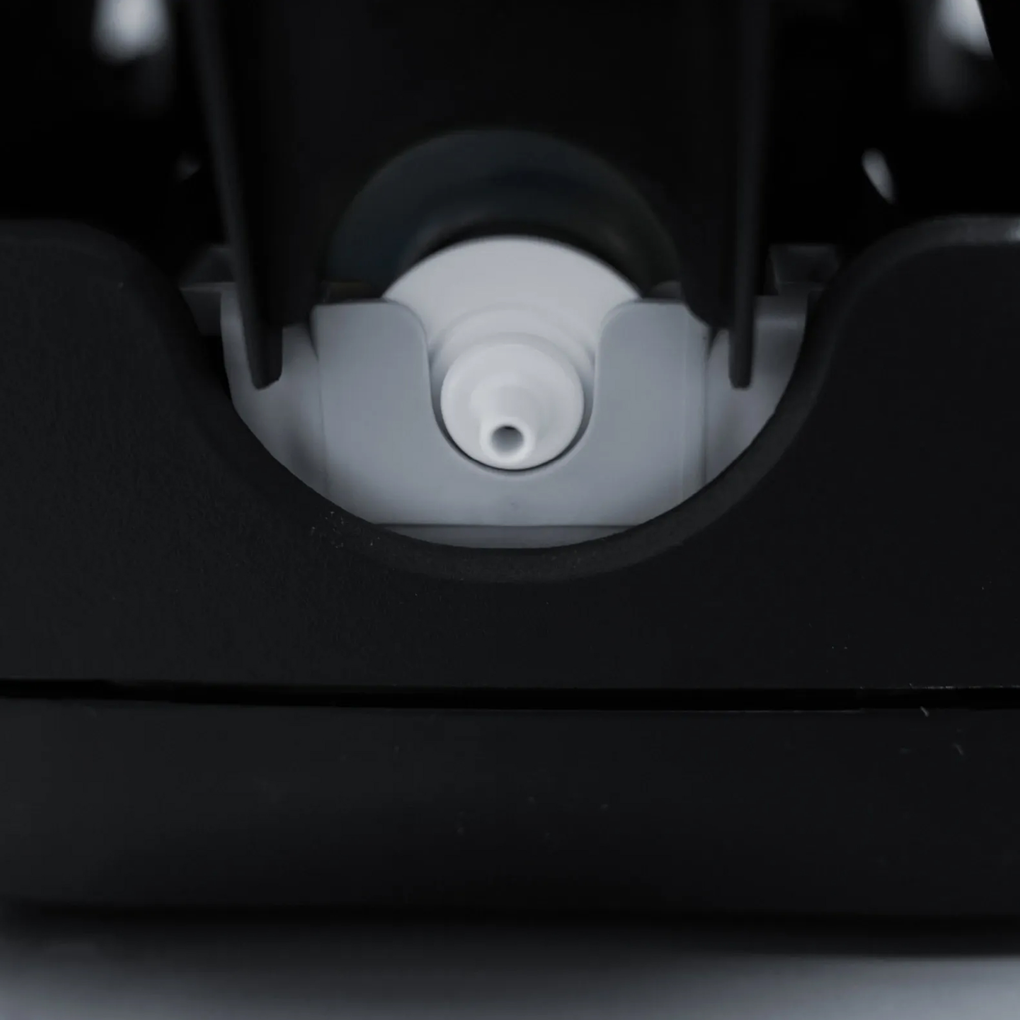 SEMYtop Seifenspender 1000 ml Kunststoff, nachfüllbar, schwarzer Wand-Seifenspender mit modernem Design für Sanitär- und Waschraumbereiche, Artikelnummer ST-1000