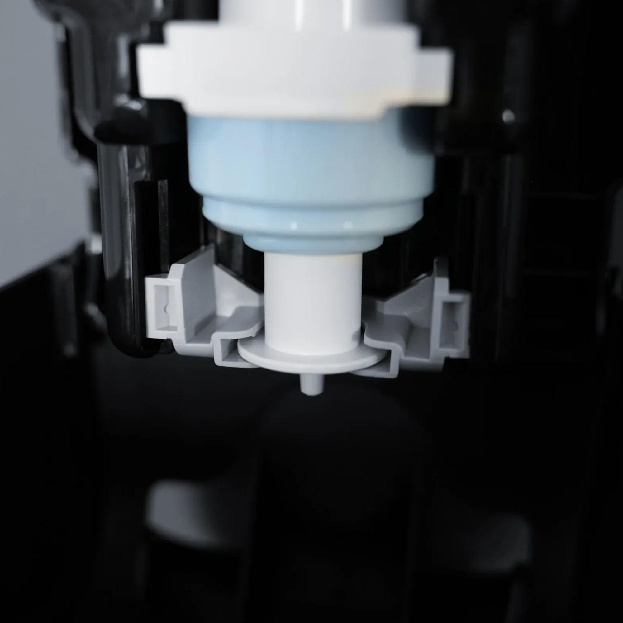 SEMYtop Seifenspender 1000 ml Kunststoff, nachfüllbar, schwarzer Wand-Seifenspender mit modernem Design für Sanitär- und Waschraumbereiche, Artikelnummer ST-1000