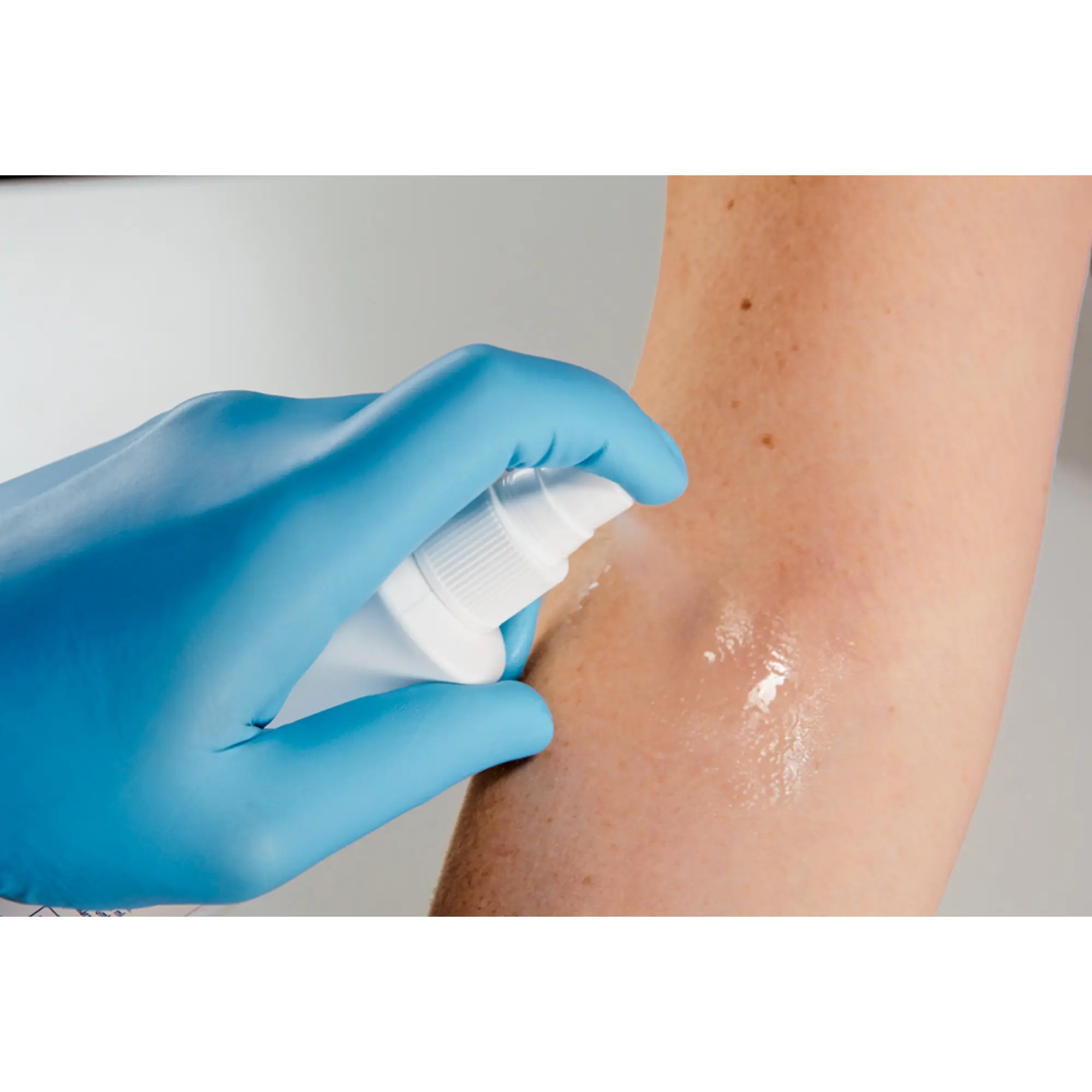 Bode Cutasept F Hautantiseptikum farblos in 250 ml Sprühflasche, alkoholisches Haut-Desinfektionsmittel zur schnellen und zuverlässigen Keimreduktion von Bode-Chemie