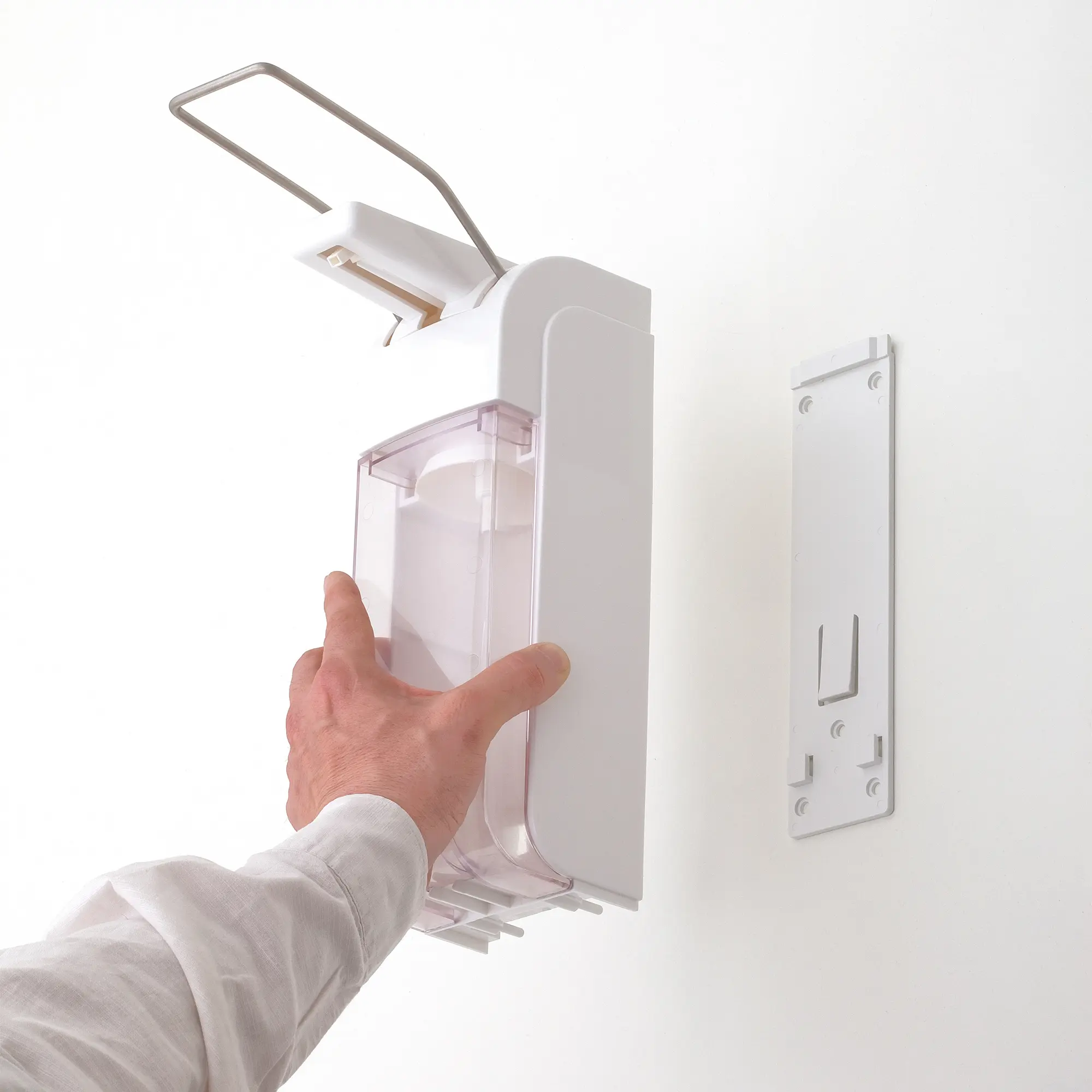 Armhebelspender Universal 500 ml/1000 ml Kunststoff von JM Metzger, nachfüllbarer Dosierspender für Desinfektionsmittel und Seife mit Edelstahlarmhebel zur Wandmontage