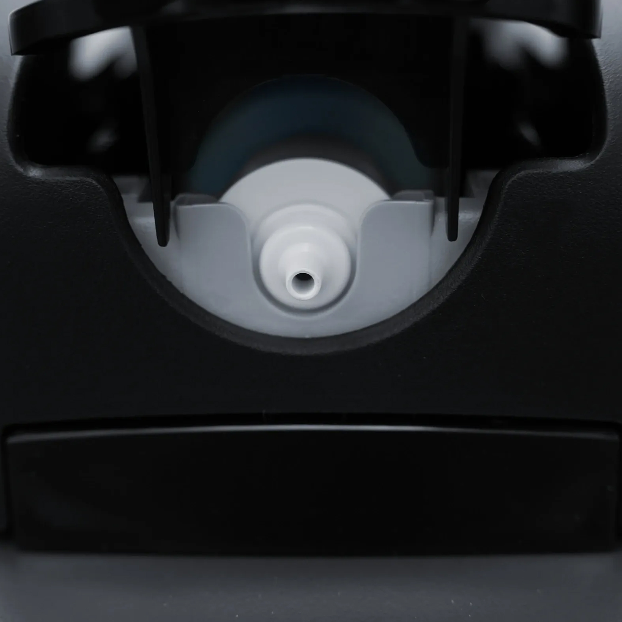 SEMYtop Seifenspender 500 ml Kunststoff, nachfüllbar, schwarzer Wand-Seifenspender mit Druckhebel für moderne Waschräume, Art.-Nr. ST-SS-500-SW