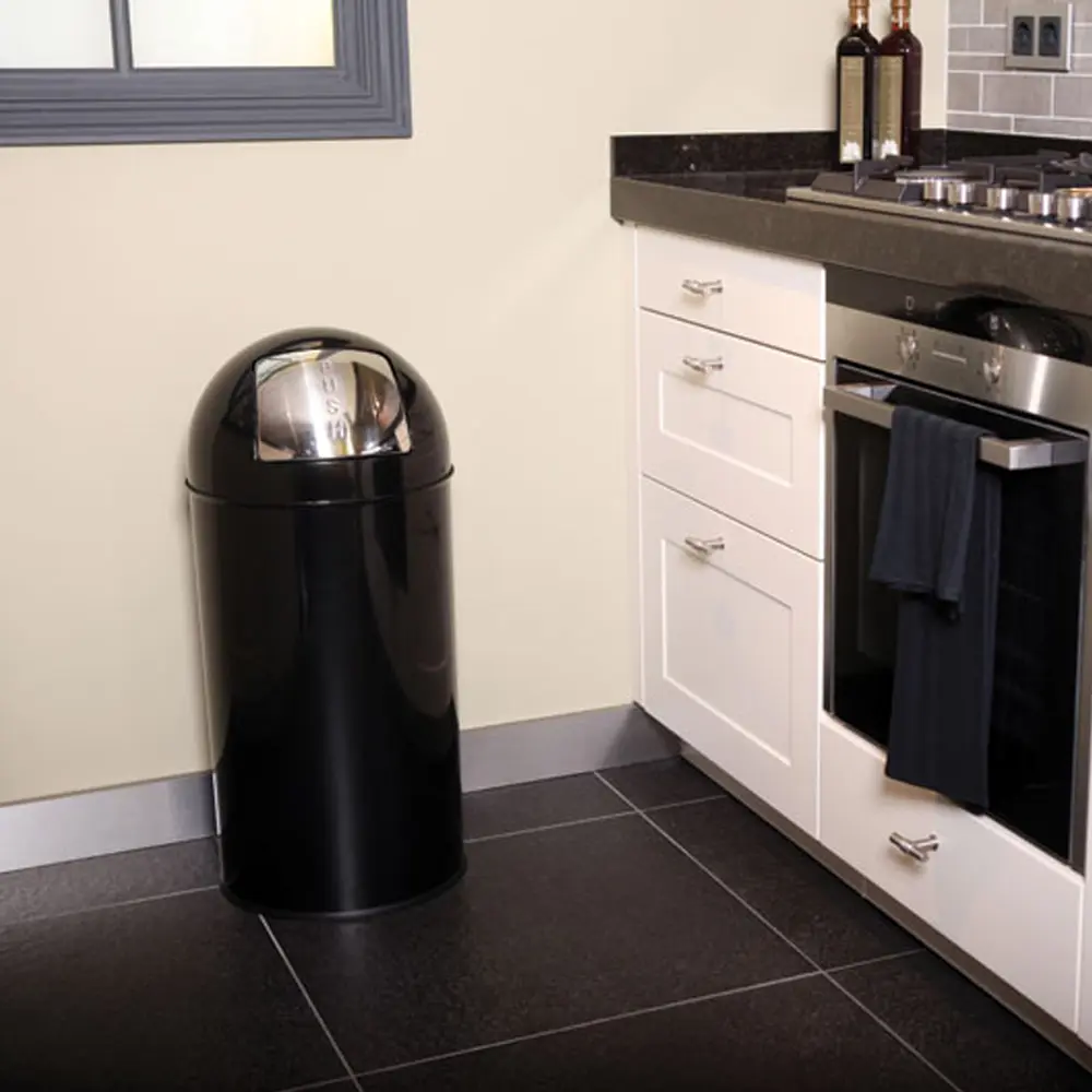EKO Pushcan Abfallbehälter 40 Liter von EKO, schwarzer Metall-Mülleimer mit selbstschließender Pushklappe und feuerfestem Inneneimer in moderner Küche