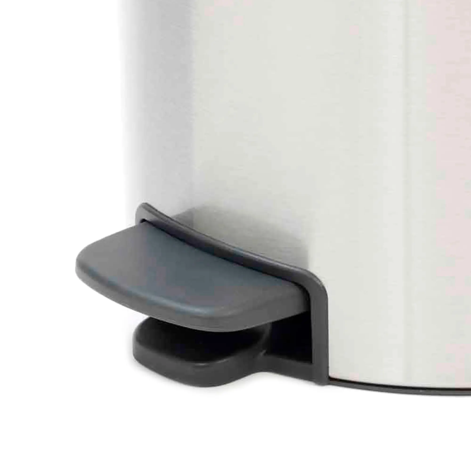 Brabantia newIcon Tretmülleimer 30 Liter aus Edelstahl mit rutschfestem Fußpedal und Soft-Close-Deckel für Küche und Arbeitsraum