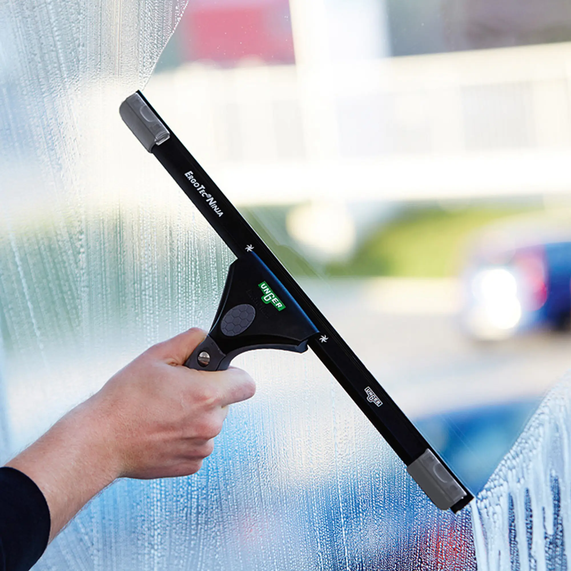 Unger ErgoTec Ninja Fensterwischer mit 40° Kopfneigung komplett von Unger, ergonomischer Profi-Fensterabzieher für Glasreinigung