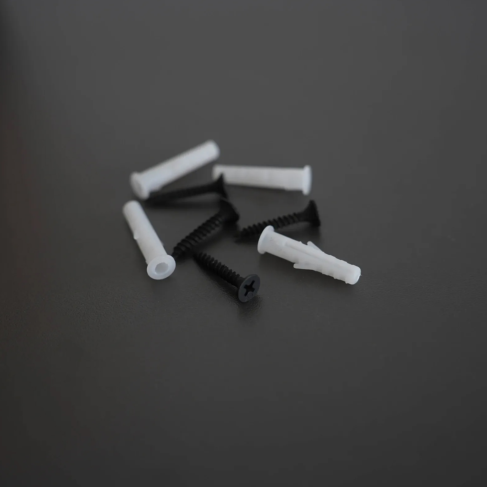 SEMYtop Seifenspender 500 ml Kunststoff, nachfüllbar, schwarzer Wand-Seifenspender mit Druckhebel für moderne Waschräume, Art.-Nr. ST-SS-500-SW