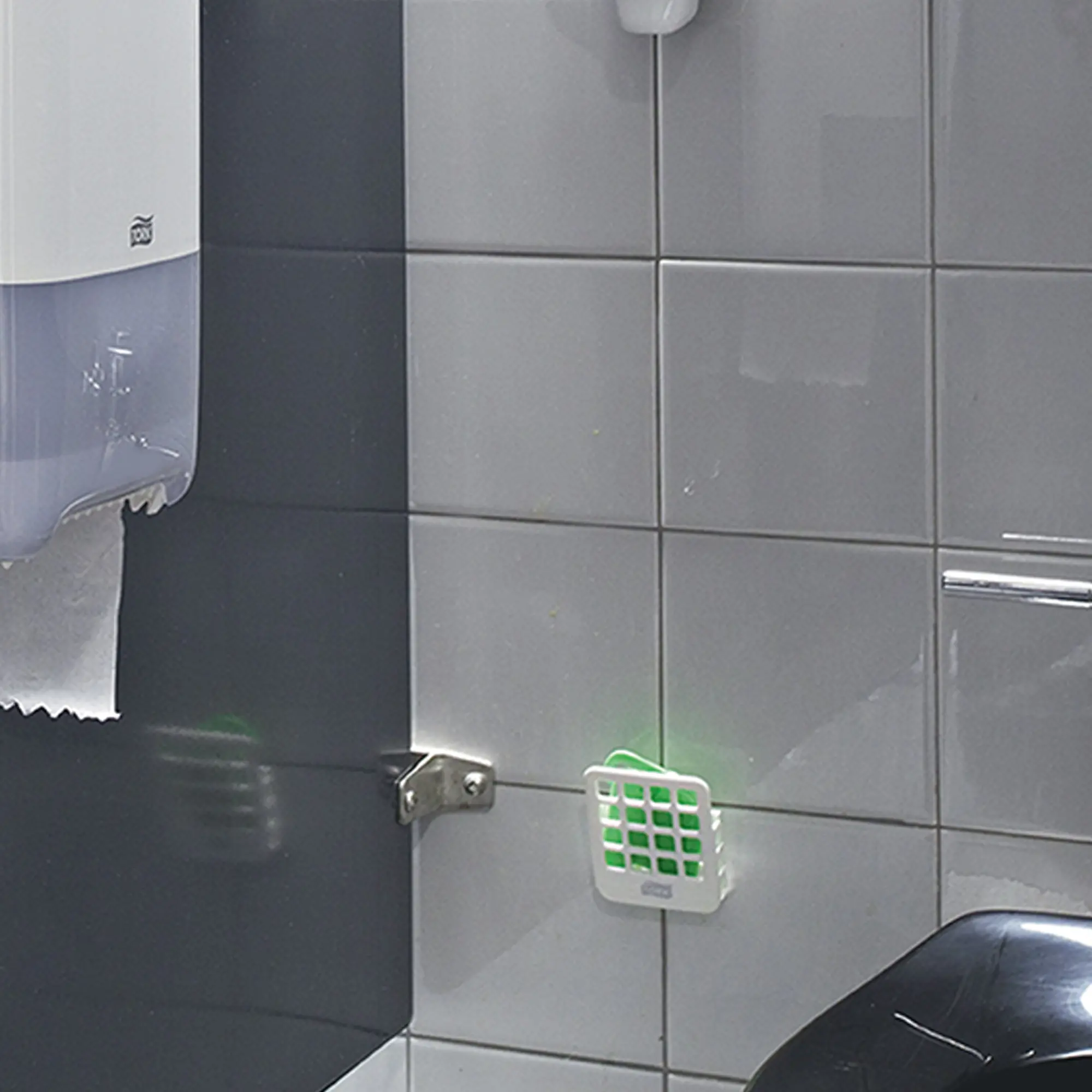 Tork 236014 Lufterfrischer Tabs mit Gummianhänger A2 mit Zitrusduft Grün