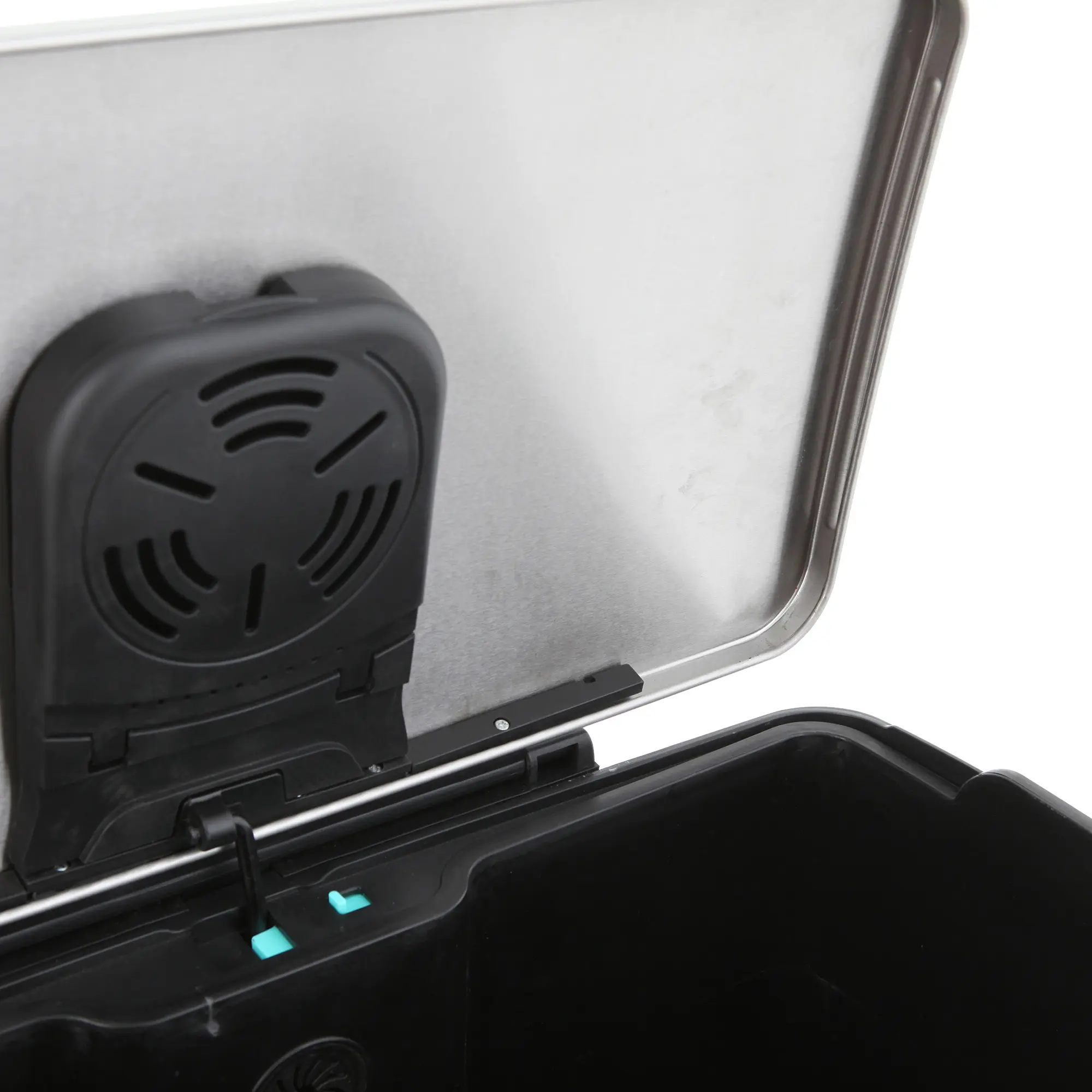 EKO E-Cube Tretmülleimer 50 Liter aus Edelstahl mit geöffnetem Deckel und integriertem Fach für Carbonfilter zur Geruchsneutralisation, Innenbehälter sichtbar