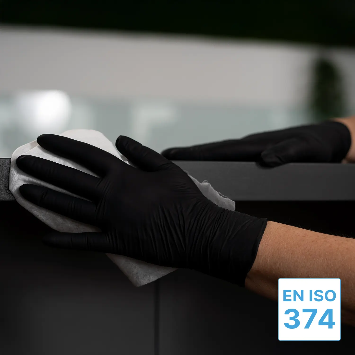 ARNOMED XTRA STRONG NITRIL BLACK Nitrilhandschuhe schwarz puderfrei, robuste fingertexturierte Einmal-Nitrilhandschuhe für Reinigung, Hygiene und Handwerk, VE 100 Stück, EN ISO 374 zertifiziert