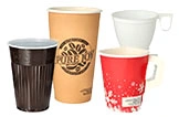 Pappbecher und Einwegbecher To Go in verschiedenen Größen und Farben, braun, schwarz, weiß und rot mit winterlichem Motiv, ideal für Heißgetränke unterwegs