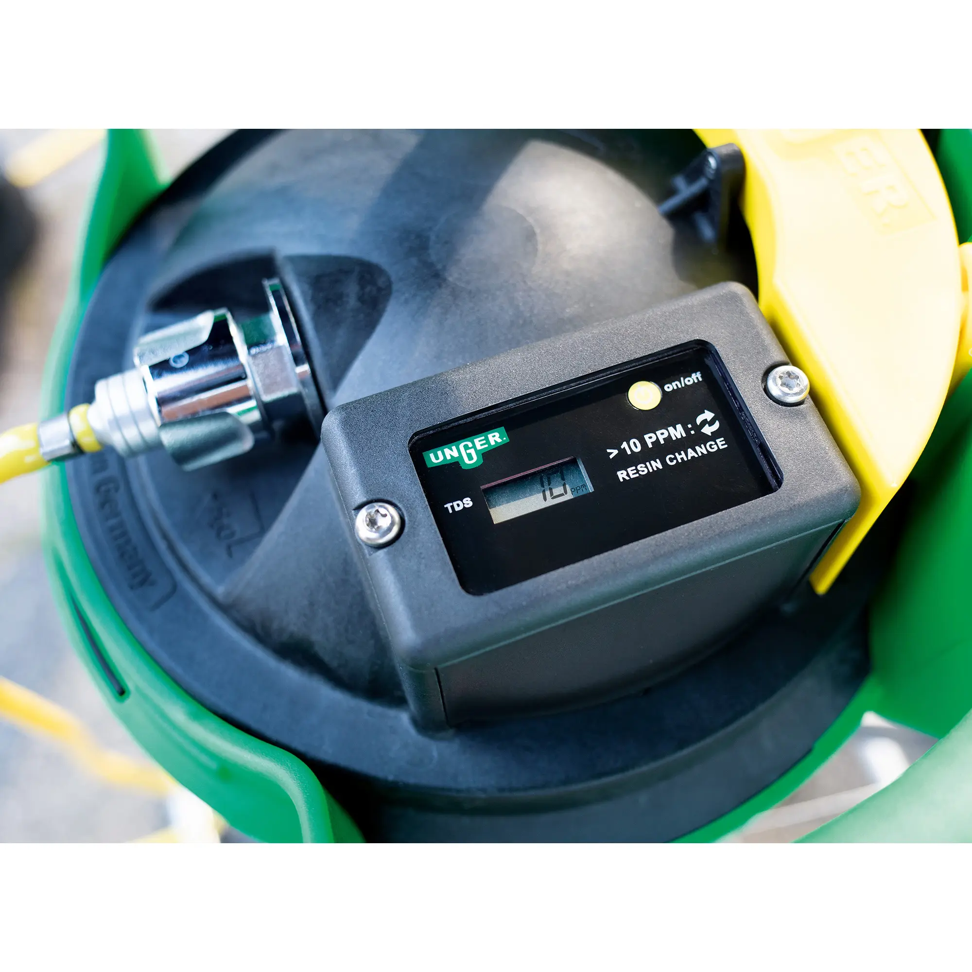 Unger HydroPower Ultra DI-Reinwasser-Filter von Unger als mobiles DI-Reinwassersystem mit Filtertank und Fahrgestell für professionelle Glas- und Gebäudereinigung