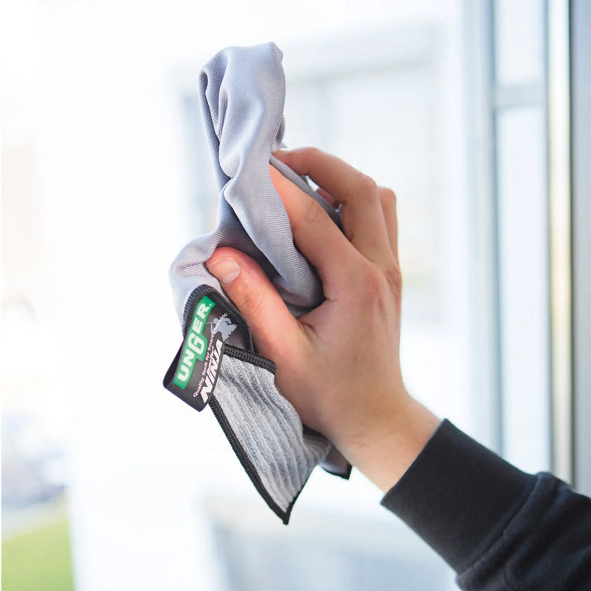Unger ErgoTec Ninja MicroWipe Fenstertuch aus starker Mikrofaser mit abrasiven Ecktaschen für streifenfreie Fensterreinigung, Hersteller Unger