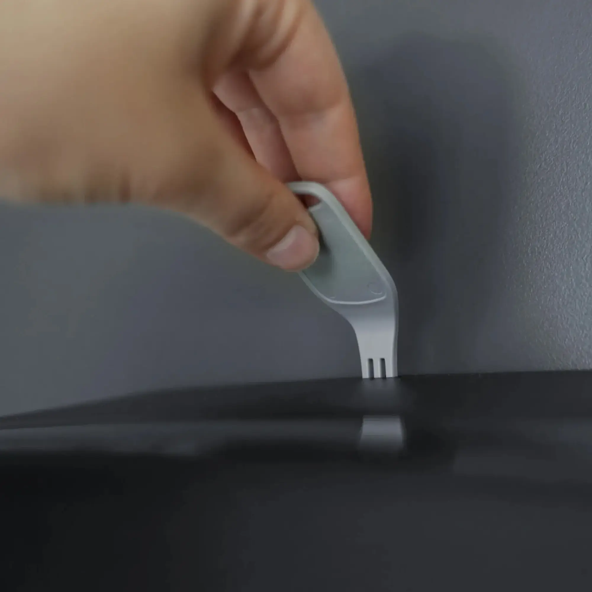 SEMYtop Toilettenpapierspender für 2 Rollen kernlos, einfache Öffnung des robusten Kunststoff-Spenders mit Schlüssel für stark genutzte WCs