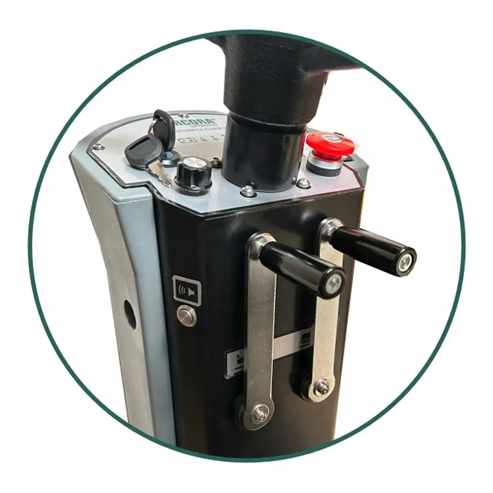 Arcora RO-MAN 660BR/90L Aufsitz-Scheuersaugmaschine mit Akkus und Zubehör für die effiziente Reinigung großer Flächen, Bilddatei ro-man-660br-90l