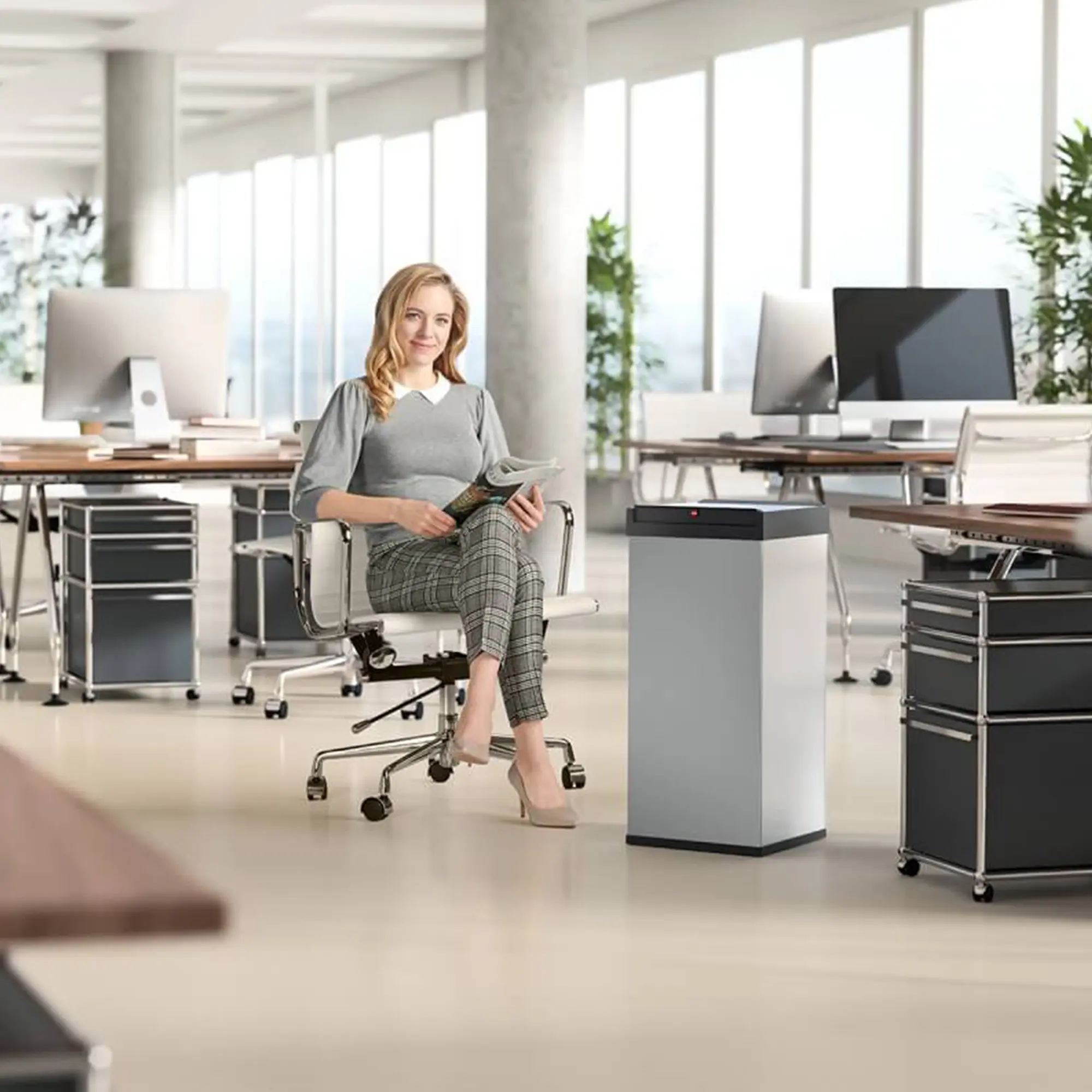 Hailo Großraum-Abfallbox Big-Box Swing XL 52 Liter mit selbstschließendem Schwingdeckel, eleganter Mülleimer für das moderne Büro, Hailo